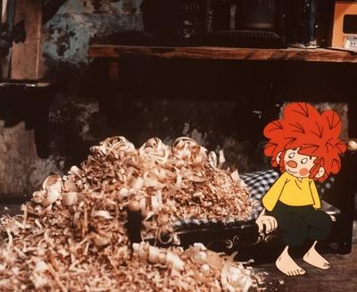 Meister Eder und sein Pumuckl / Das Spiel mit dem Feuer / D 1989 / Pumuckl bedr?ngt den Meister Eder, da? er ihm Streic-stock-photo