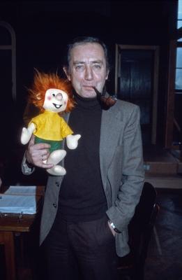 Der deutsche Schauspieler Hans Clarin synchroniert den Pumuckl, Deutschland 1980er Jahre. German actors Hans Clarin as-stock-foto