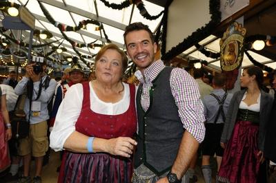 Marianne S?gebrecht und Florian Silbereisen Wiesn Er?ffnung Festwiesn Volkfest Tracht Dirndl-stock-foto