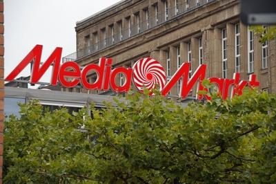 Der Media Markt in der Marktstra?e von Wilhelmshaven Das Elektronikkaufhaus residiert seit 2011 in-stock-foto
