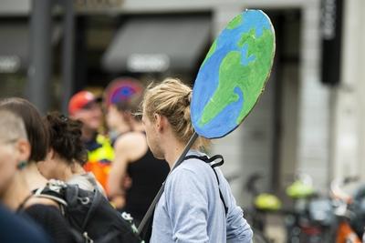 Demo zum World Overshoot Day in Hamburg Am 29 07 2019 ist World Overshoot Day Das bedeutet wir habe-stock-foto