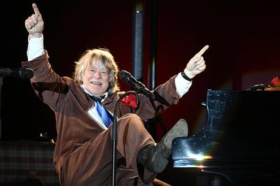 Helge Schneider live mit seiner Tour Ein Mann und seine Gitarre im Brauereihof der Landskron Kulturbrauerei. G?rlitz,19-stock-foto