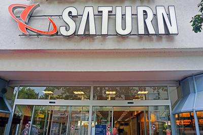Der Elektronikgigant Saturn Der Eingangsbereich der Saturn-Filiale in Essen Steele Essen Nordrhein-Westfalen Deutschland-stock-foto