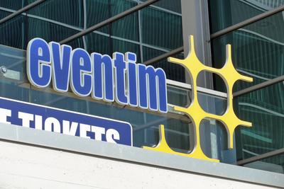 Der Ticketshop des Ticketvermarkters CTS Eventim in der ?VB-Arena Bremen - wegen der Corona-Pandemie seit 2020 geschloss-stock-foto