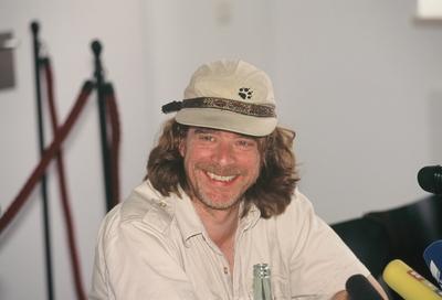 Der Musiker und Komiker Helge Schneider bei einer Pressekonferenz am 07.07.1999 *** The musician and comedian Helge Schn-stock-foto