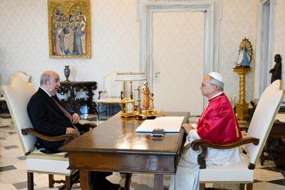 Algerian President Abdelmadjid Tebboune visits the Vatican and meets with Pope Leo XIV in Rome-stock-foto