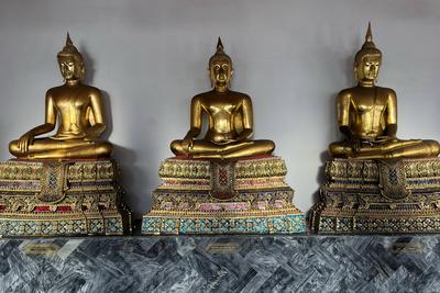 Bangkok, Thailand April 4, 2024 - View of Wat Pho Buddhist temple - Golden buddah statues TEMPLE, THAILANDE, ILLUSTRATIO-stock-foto