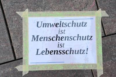 Die Aktion zum weltweiten Erd?berlastungstag am Montag 29 07 2019 in der Bahnhofstra?e in Saarbr?c-stock-foto