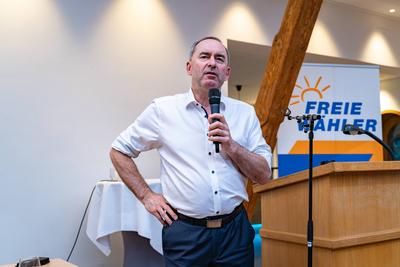 FREIE W?HLER Bundesvorsitzender Hubert Aiwanger bei einer Ansprache vor Mitgliedern der FREIE W?HLER Niedersachsen.-stock-foto