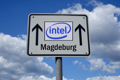 Wegweiser nach Intel Wegweiser nach Intel, 10.08.2023, Borkwalde, Brandenburg, Ein Schild weist den Weg nach Intel an. *-stock-foto
