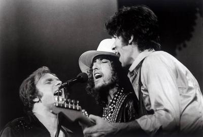 KPA86372.jpg The Band (THE LAST WALTZ) USA 1978 Martin Scorsese VAN MORRISON, BOB DYLAN and ROBBIE ROBERTSON sing I Sha-stock-photo