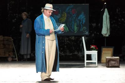 94/ Theater: DEUTSCHSTUNDE, Martin Seifert MAX LUDWIG NANSEN im Berliner Ensemble in Berlin am 08.10.2015, Premiere am 0-stock-foto