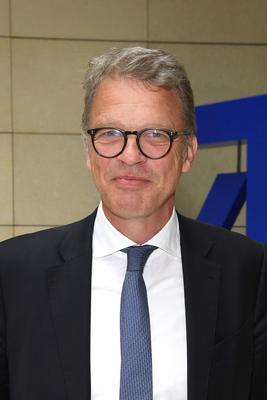 Bill Gates bei der Ehrung mit dem Rathenau Preis in Berlin-stock-photo