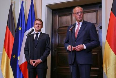 Berlin, Deutschland, 23.07.2025: Villa Borsig: Empfang des franz?sischen Staatspr?sidenten: Emmanuel Macron und Bundeska-stock-foto
