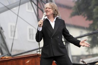 Helge Schneider & The Deadly Bros. live beim Domstufen OpenAir 2020 auf dem Domplatz. Erfurt, 27.07.2020 *** Helge Schn-stock-foto
