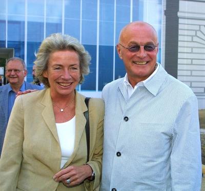 Thema: Bertelsmann Sommerfest - eine PARTY f?r Medienschaffende mit : Angelika Jahr mit Peter Schmidt *** Theme Bertelsm-stock-photo