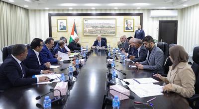 Palestinian Prime Minister Mohammad Mustafa chairs a meeting of the Ministerial Committee for Emergency Action-stock-foto