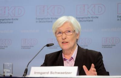 Bilder des Tages Die Praeses der Synode der Evangelischen Kirche in Deutschland EKD Irmgard Schwa-stock-foto