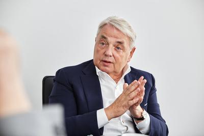 DEU, Deutschland, Hamburg, 18.10.2017: Klaus-Peter Schulenberg, CEO von Eventim, im Interview mit Thomas Tuma und Chris-stock-foto