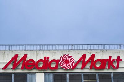 Media Markt Schriftzug an den K?ln Arkaden *** Media Markt lettering on the K?ln Arkaden shopping centre Nordrhein-Westf-stock-foto