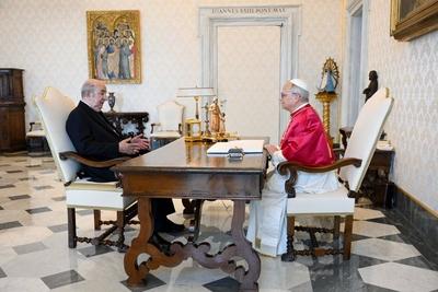 Algerian President Abdelmadjid Tebboune visits the Vatican and meets with Pope Leo XIV in Rome-stock-foto
