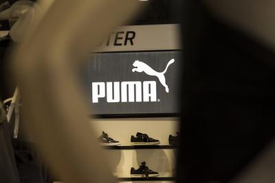 Puma Log im Puma Store in Berlin *** Puma Log at the Puma Store in Berlin-stock-photo