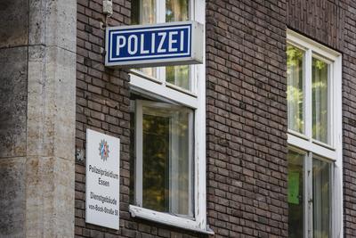 Muelheim an der Ruhr, Ruhrgebiet, Nordrhein-Westfalen, Deutschland - Rechtsextreme Chatgruppe bei Essener Polizei, die-stock-foto