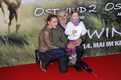 Joachim Masannek mit Michelle Monballijn und Tochter / Premiere / Ostwind 2 / Math?ser Filmpalast / Kino / Film, Fernse-stock-foto