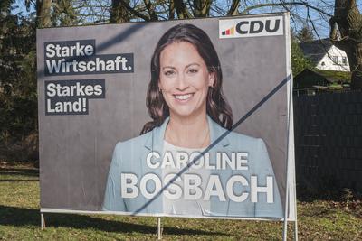 Wahlplakat in Berg. Gladbach zur Wahl zum 21. Deutschen Bundestag am 23. Februar 2025. Caroline Bosbach, Direktkandidatin der CDU f?r den Bundestagswahlkreis 99 (Rheinisch-Bergischer Kreis). Die Politikerin und TV-Darstellerin ist die Tochter von CDU-Politiker Wolfgang Bosbach. *** Election poster in Berg. Gladbach for the election to the 21st German Bundestag on 23 February 2025: Caroline Bosbach, CDU direct candidate for Bundestag constituency 99 (Rheinisch-Bergischer Kreis). The politician and TV actress is the daughter of CDU politician Wolfgang Bosbach.-stock-foto