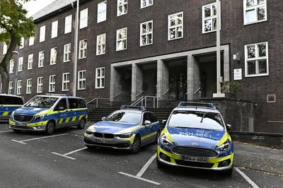 Polizei Essen/M?lheim-Ruhr,Nazi-Skandal ersch?ttert Nordrhein-Westfalen ( NRW ) Polizei-Beamte r?umen Postings ein.Der-stock-foto