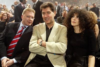 Bildnummer: 50601608  Datum: 15.03.2003  Copyright: imago/Camera4Musikproduzent Jack White (Mitte, GER/Vorstandsvorsitzender Jack White Productions AG) mit seiner Ehefrau Janine (GER) am Rande der Box-Weltmeisterschaft in Berlin, Personen; 2003, Berlin, Pressetermin, Produzent, Produzenten, Musikproduzenten, Komponist, Komponisten, Schlager, Paar, Paare, Ehepaar, Ehepaare, Ehefrau, Frau, Mann, Ehemann, , Unternehmensf?hrung , Unternehmer , Unternehmer , Manager, Vorsitzender; , quer, Kbdig, Gruppenbild, close, Musik, Kunst, Medienunternehmen, Wirtschaft, Deutschland, Randbild, People-stock-foto