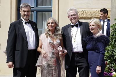 Markus S?der mit Ehefrau Karin Baum?ller-S?der, Thomas Ebersberger mit Ehefrau Stefanie Hellbach-stock-foto
