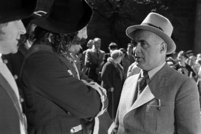 Dreharbeiten zum Film Liselotte von der Pfalz Hans St?we als Herzog Philippe von Orleans im Gespr?ch mit Regisseur Carl-stock-foto