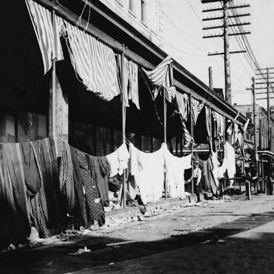 USA: The 1900 Galveston Hurricane. Galveston disaster, merchants drying goods after flood , 1900 The Hurricane of 1900 m-stock-foto