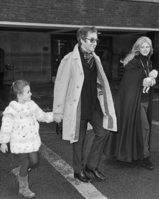 Peter Sellers with daughter Victoria and ex wife Britt Ekland 1970 ? JRC The Hollywood Archive A-stock-foto