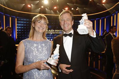 Preistr?ger Angela Andersen und Claus Kleber / Verleihung 27. BAYERISCHER FERNSEHPREIS 2015 DER BLAUE PANTHER am 22. Mai-stock-foto