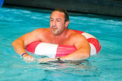 Charity Promi Swim Event 2024 zugunsten von Kindeswohl-stock-foto