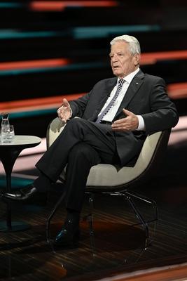 Joachim Gauck (Ex-Bundespr?sident) 07/25 her Joachim Gauck am 24. Juli 2025 in Markus Lanz , ZDF (Aufzeichnung vom 17. J-stock-foto