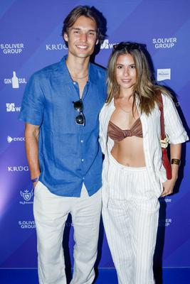 Charity Promi Swim Event 2024 zugunsten von Kindeswohl-stock-foto