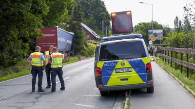 Schwerer LKW Unfall am Freitagvormittag auf der B 95 in der Ortslage Ehrenfriedersdorf. Der Fahrer eines Sattelzuges bev-stock-foto