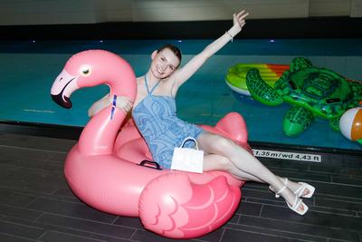 Charity Promi Swim Event 2024 zugunsten von Kindeswohl-stock-foto