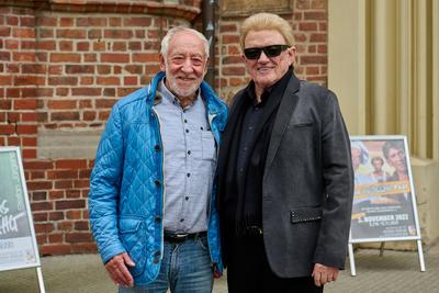 Entertainment Bilder des Tages Heino besucht Dieter Hallervorden in seinem Theater in Dessau Deutschland, Dessau, 03.11.-stock-foto