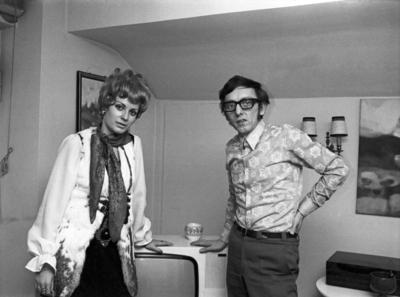 Die deutsche Schauspielerin Christiane Kr?ger mit Fotograf Heinz Browers Deutschland 1960er Jahre-stock-foto