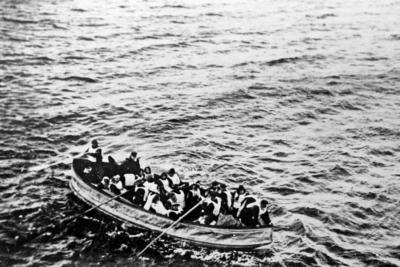Bildnummer: 57166393  Datum: 15.04.1912  Copyright: imago/Future ImageAm 15. April 2012 j?hrt sich zum 100. Mal der Untergang der Titanic - Am fr?hen Morgen des 15. April 1912 wurden kurz vor 0:30 Uhr auf der RMS Carpathia die ersten per Funk ?bermittelten Notrufsignale der Titanic empfangen. Gegen 4:00 Uhr erreichte die Carpathia als erstes Schiff die Ungl?cksstelle und nahm kurze Zeit sp?ter die ersten ?berlebenden an Bord. Rettungsboot der Titanic Kultur Reproduktion Schifffahrt RMS Titanic People xdp x1x 1912 quer Notboot ?berlebende Seenot Ungl?ck Katastrophe Schiffsuntergang Schiffskatastrophe 57166393 Date 15 04 1912 Copyright Imago Future Image at 15 April 2012 anniversary to to 100 times the Downfall the Titanic at early Tomorrow the 15 April 1912 were short before 0 30 Clock on the RMS Carpathia the first per Radio   the Titanic receive against 4 00 Clock reached the Carpathia as first Ship the Disaster agency and NAHM Short Time Later the first Survivors to Board Rescue boat the Titanic Culture Reproduction Shipping RMS Titanic Celebrities XDP x1x 1912 horizontal  Survivors Distress Misfortune Disaster Ship sinking Shipping disaster-stock-foto