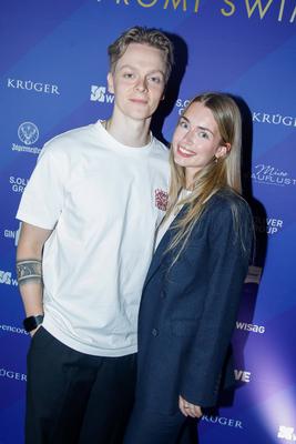 Charity Promi Swim Event 2024 zugunsten von Kindeswohl-stock-foto