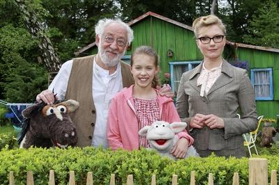 Dieter Hallervorden, Matilda Hemminger und Johanna Christine Gehlen beim Fototermin am Set des NDR-Kinderfilms Sesamstr-stock-foto