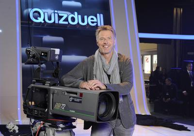Hamburg 08.05.2014 QUIZDUELL Show im NDR J?rg Pilawa und Bild suchen Kandidaten Portraits auf der Kulissen-Baustelle im-stock-foto