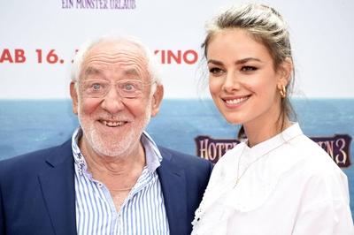 Entertainment Bilder des Tages Dieter Hallervorden und Janina Uhse bei der Premiere des Kinofilms Ho-stock-foto