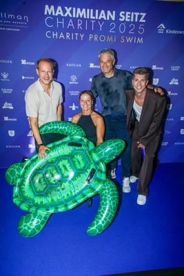 Charity Promi Swim Event 2024 zugunsten von Kindeswohl-stock-foto