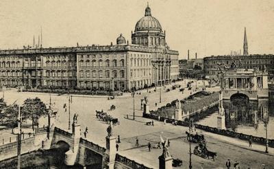 Bildnummer: 56930483  Datum: 01.01.1917  Copyright: imago/teutopressBerlin Schloss mit Schlossbr?cke (alte Ansicht) 01/03 teu Original-Ansichtskarte Postkarte alte Ansicht Postkartenansicht Postkartenbild Bild Kunst SW Schwarzwei? Schwarz-Wei? Fotografie Foto Stadt Berlin Au?enansicht drau?en Stra?e Architektur H?user Haus Geb?ude Bauwerke Bauwerk alt alte Geb?ude Berliner Motiv Menschen Wagen Pferdewagen Stadtschloss quer Karte abgestempelt am 09.01.1917 x0x xkg 1917 quer 56930483 Date 01 01 1917 Copyright Imago  Berlin Castle with Castle Bridge Old View 01 03 TEU Original Postcard Postcard Old View   Picture Art black and white black Black white Photography Photo City Berlin exterior view outside Road Architecture Houses House Building Structures Building Old Old Building Berlin Motif People Dare Horse-drawn carriage City Castle horizontal Card stamped at 09 01 1917 x0x xkg 1917 horizontal-stock-foto